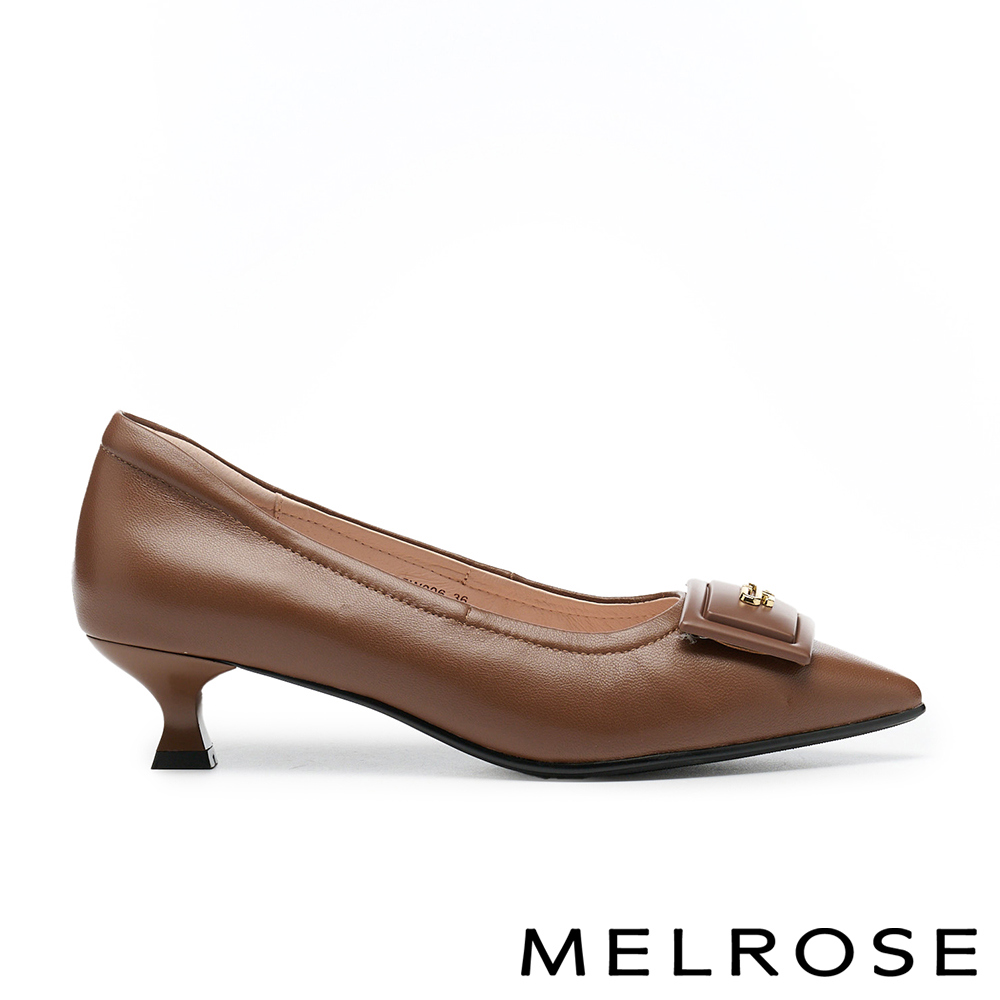 MELROSE 美樂斯 復古典雅金飾方釦全真皮尖頭低跟鞋－咖