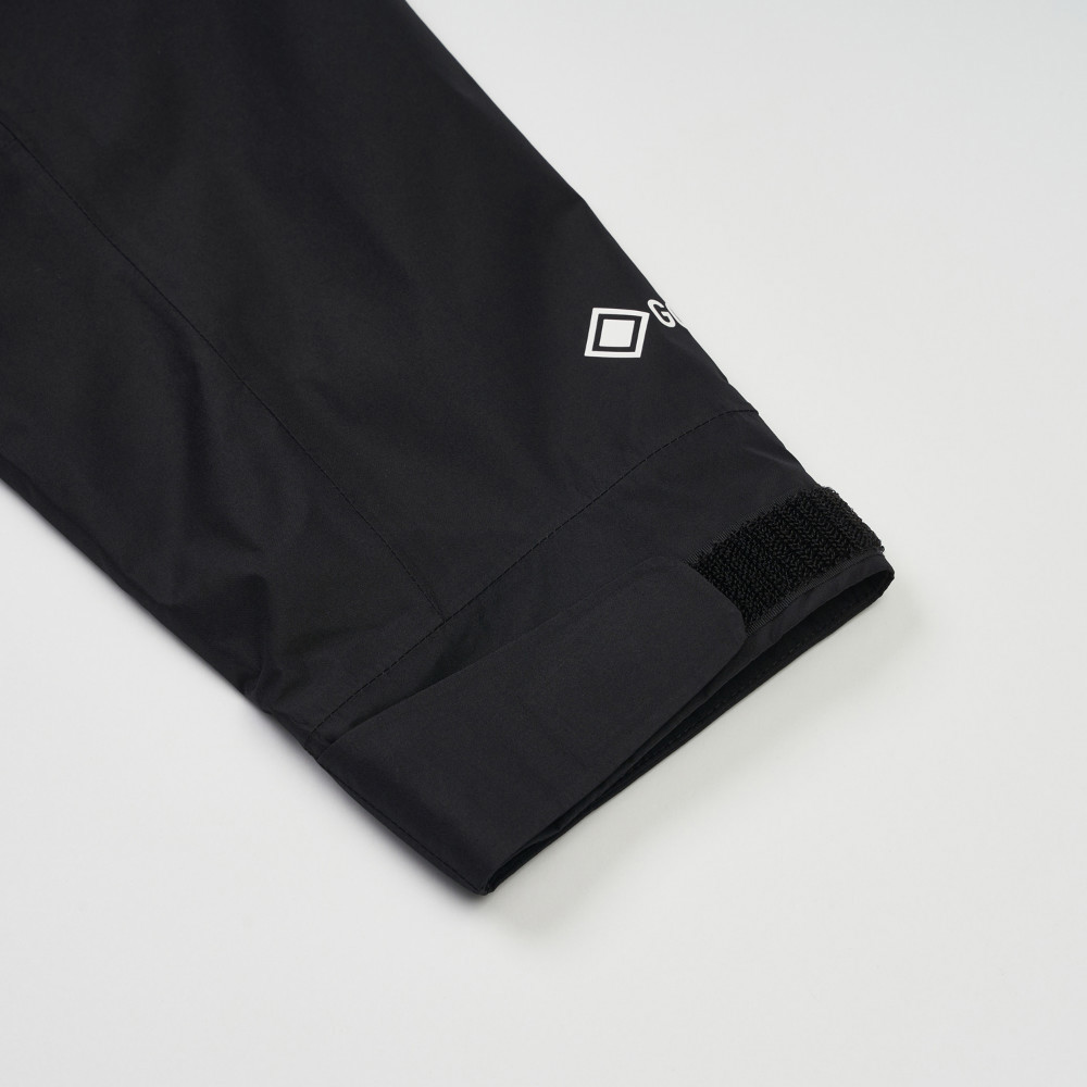 The North Face北面女款黑色Gore-Tex防水透氣衝鋒衣｜8EWQJK3