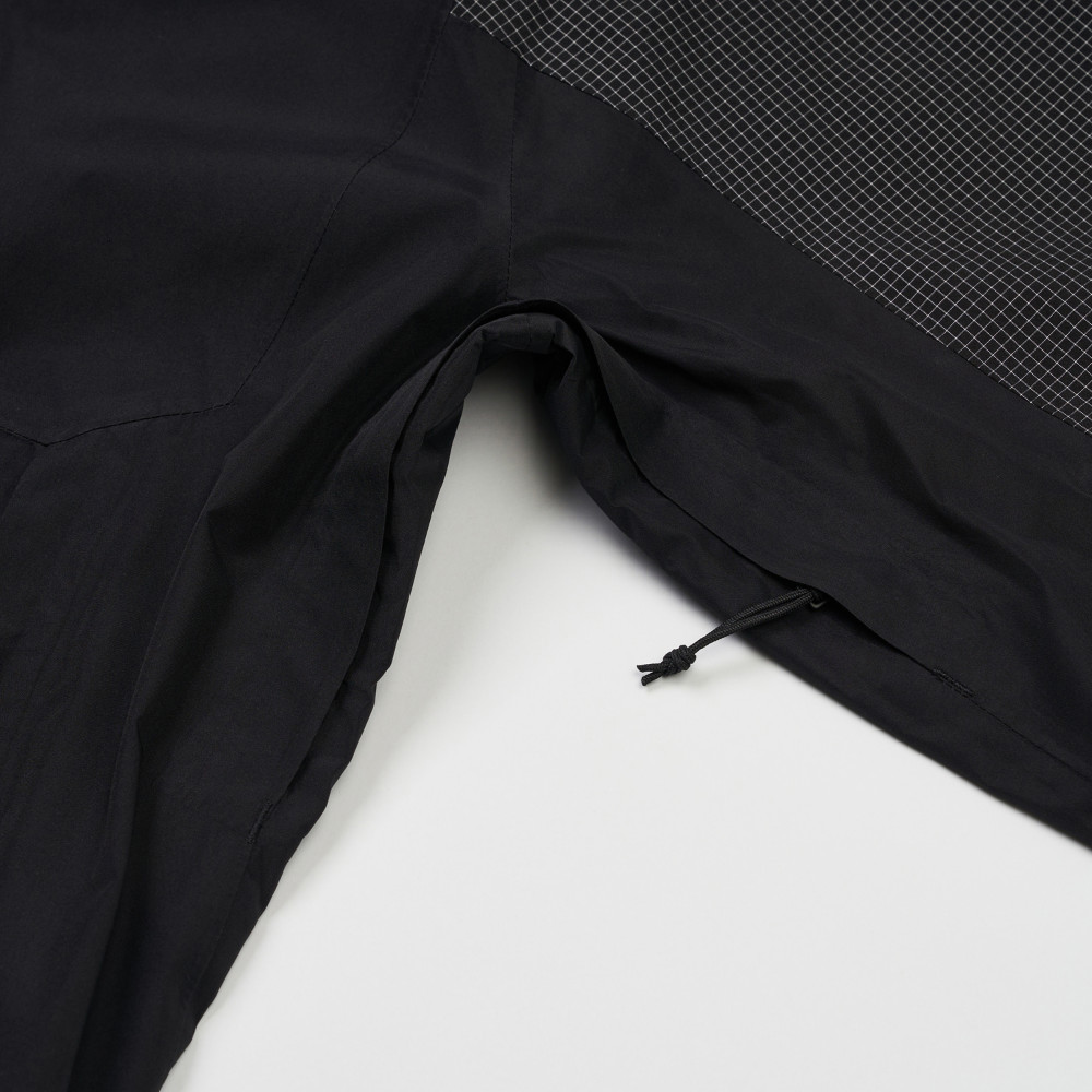 The North Face北面女款黑色Gore-Tex防水透氣衝鋒衣｜8EWQJK3