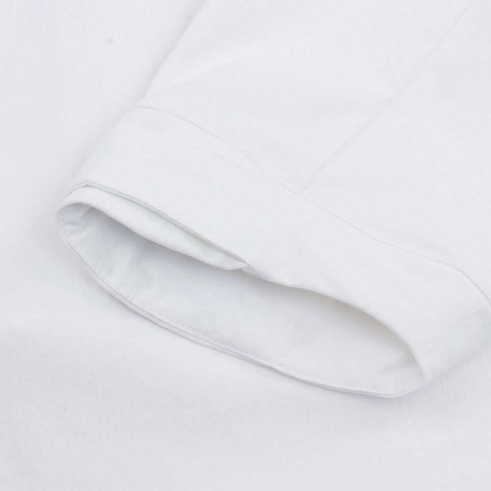 UE女款白色DWR防潑水防風外套｜8E6RFN4