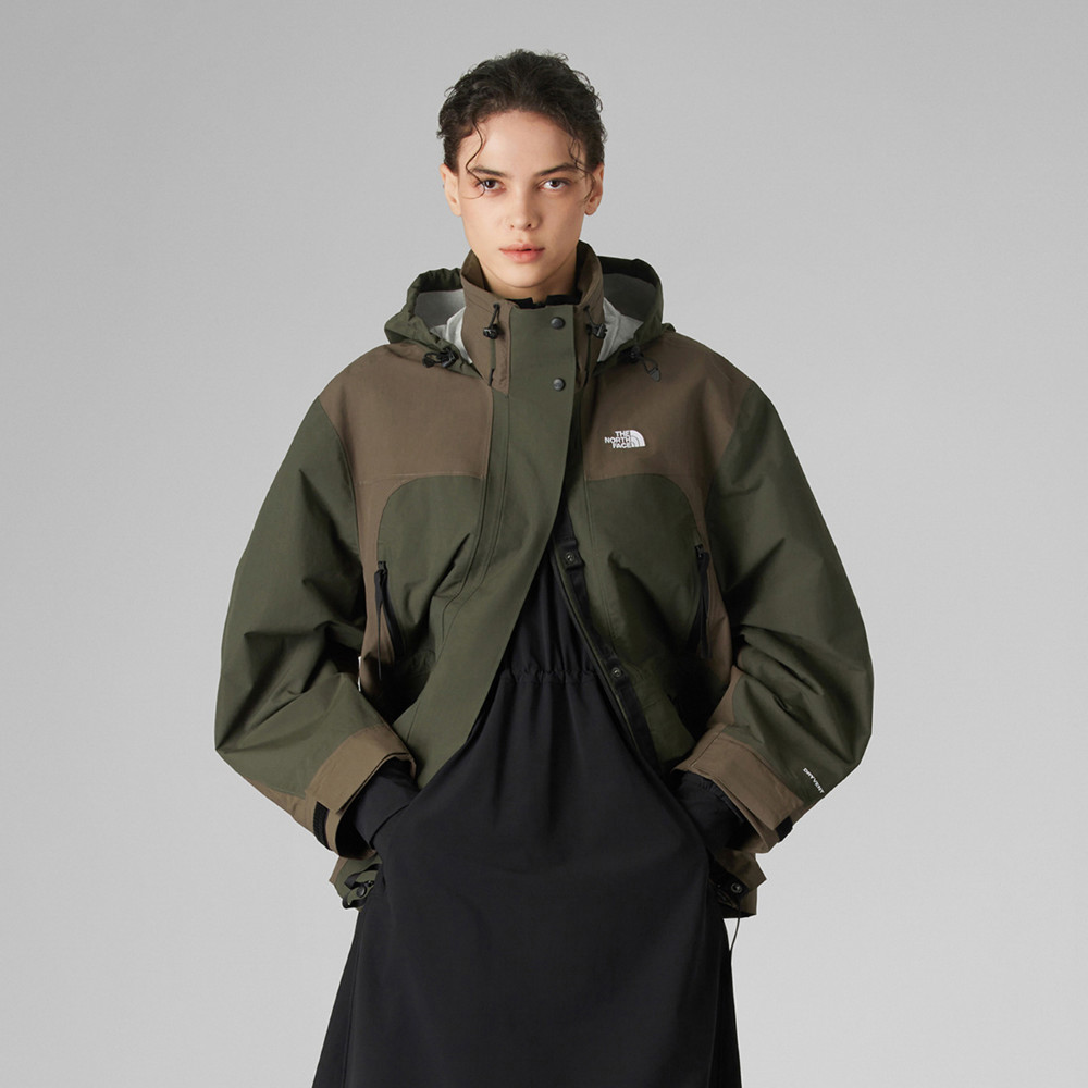 UE女款綠色DRYVENT防水衝鋒衣｜8E6S0QP
