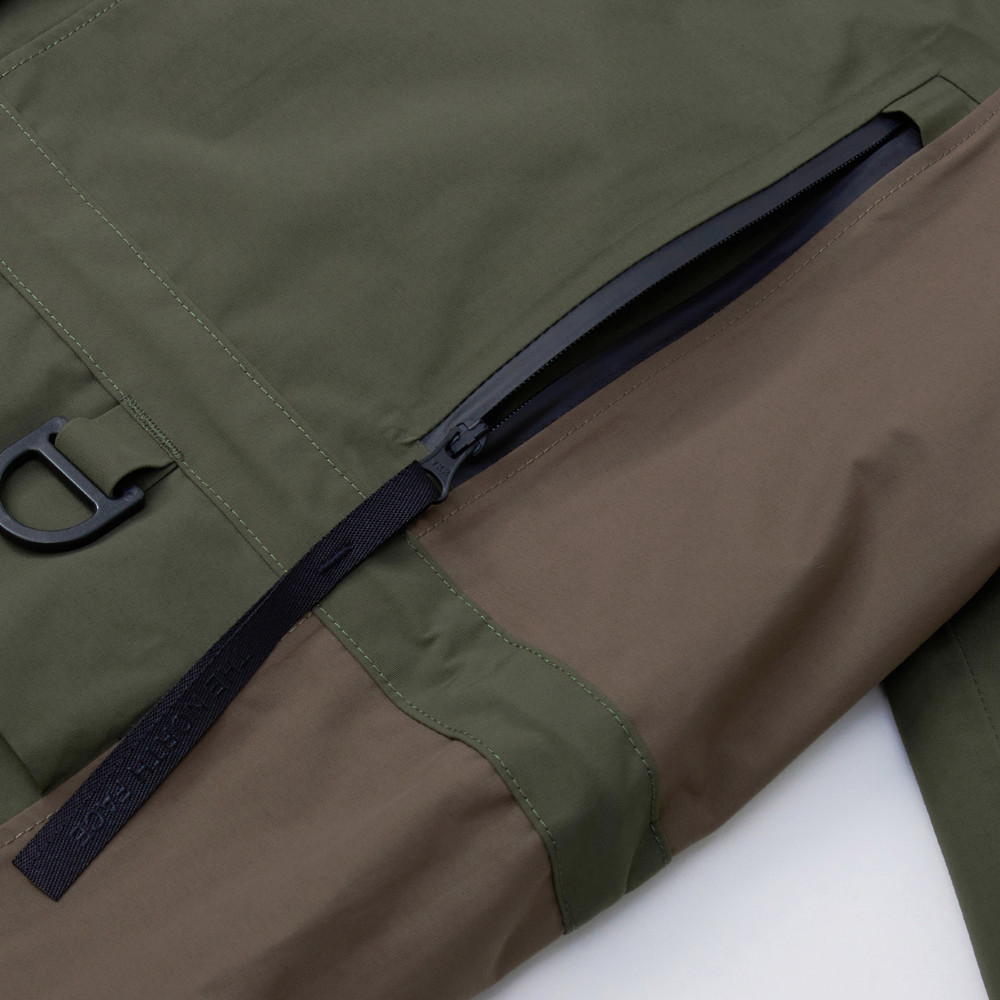 UE女款綠色DRYVENT防水衝鋒衣｜8E6S0QP