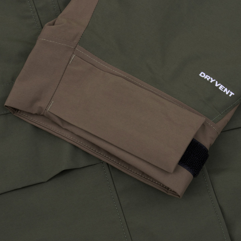 UE女款綠色DRYVENT防水衝鋒衣｜8E6S0QP