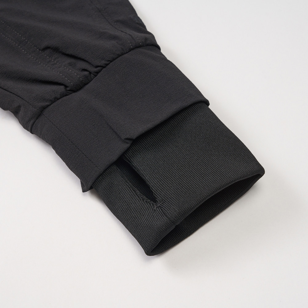 UE女款黑色DWR防潑水長裙｜8E6TJK3