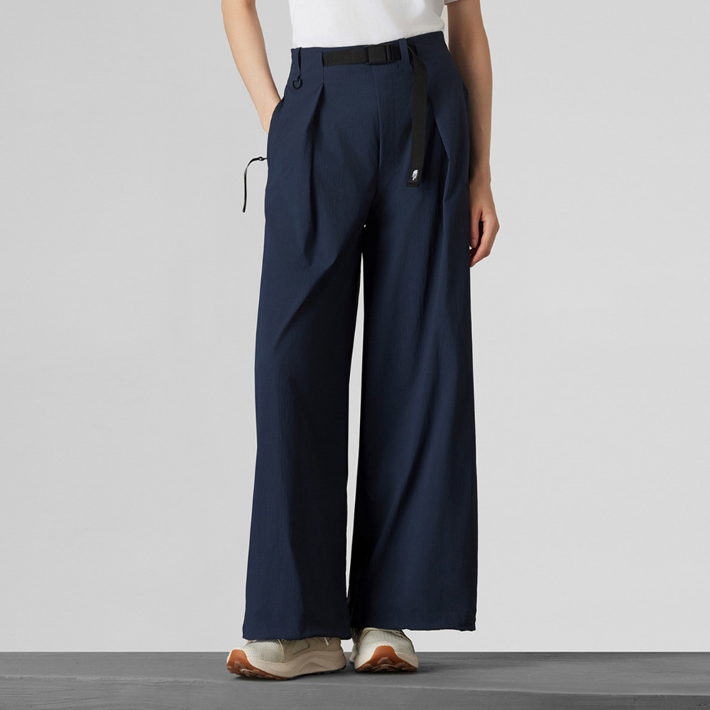 UE女款藍色DWR防潑水休閒長褲｜8E6U8K2