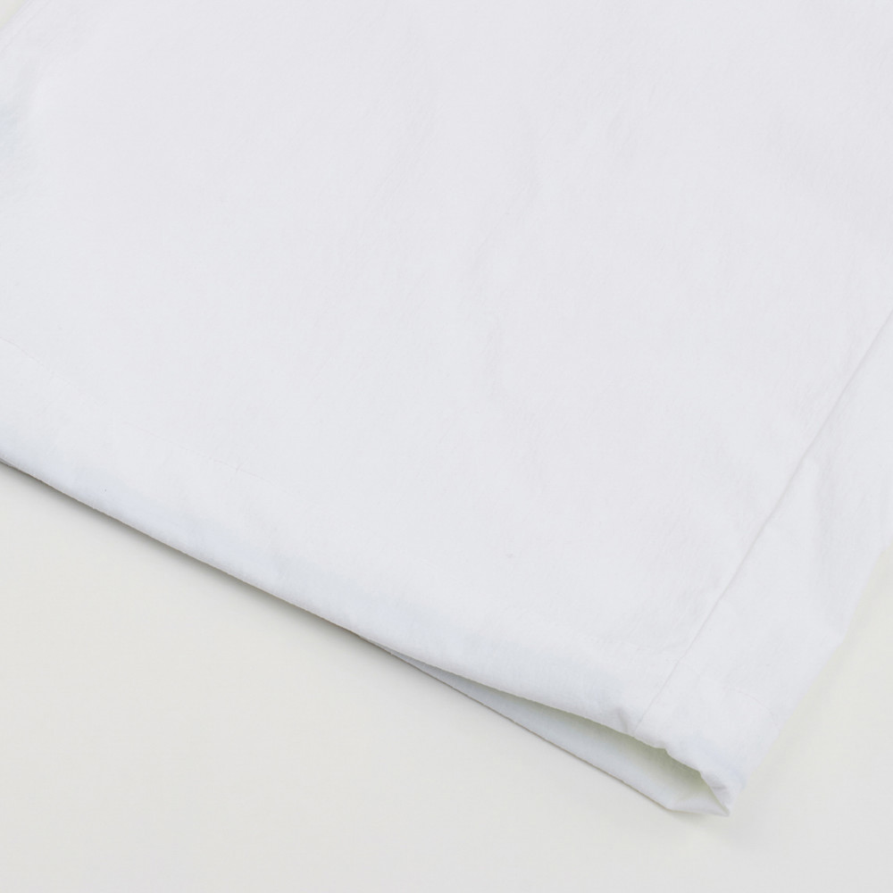 UE女款白色DWR防潑水休閒長褲｜8E6UFN4