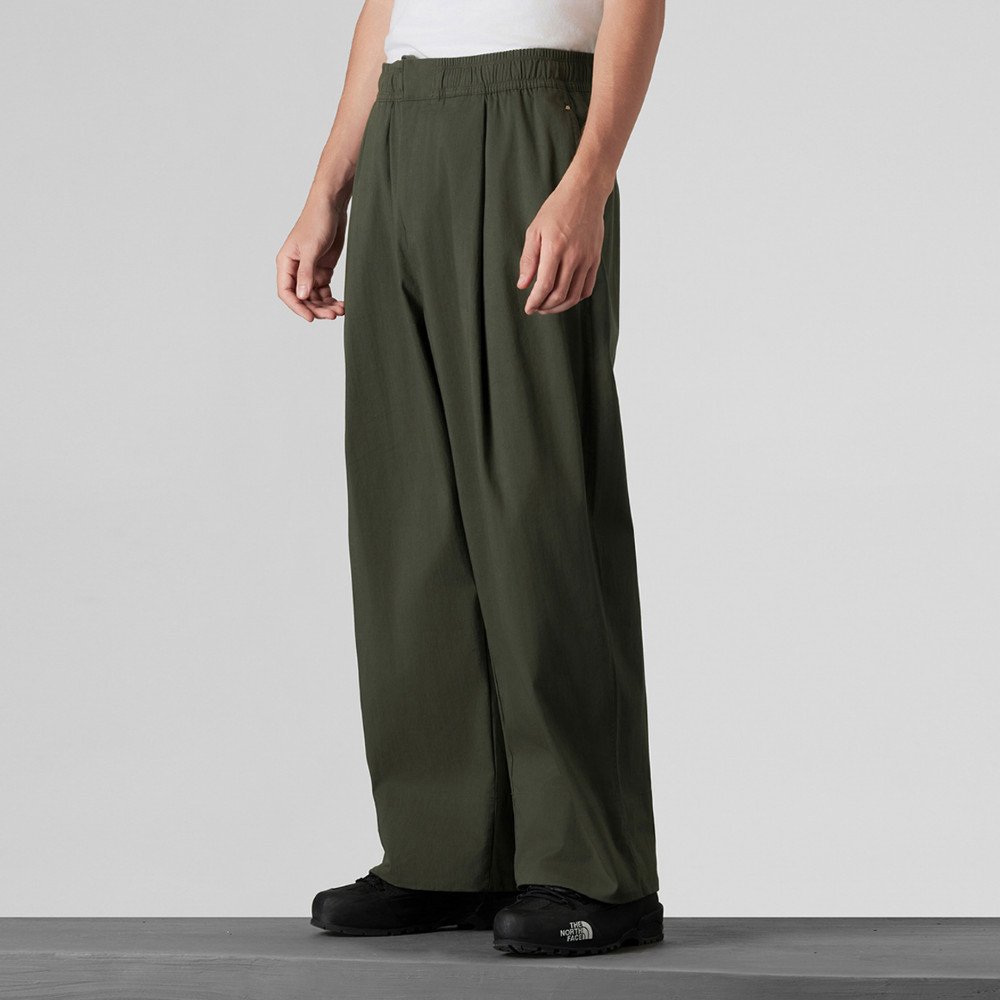 UE男款灰褐色DWR防潑水休閒長褲｜8E4R21L