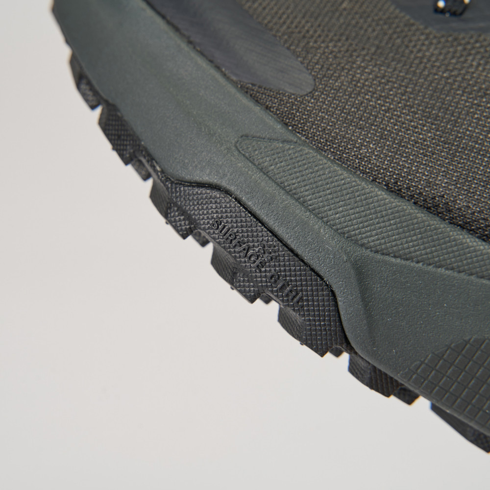 The North Face北面女款黑色抓地野跑鞋｜8A9SMN8