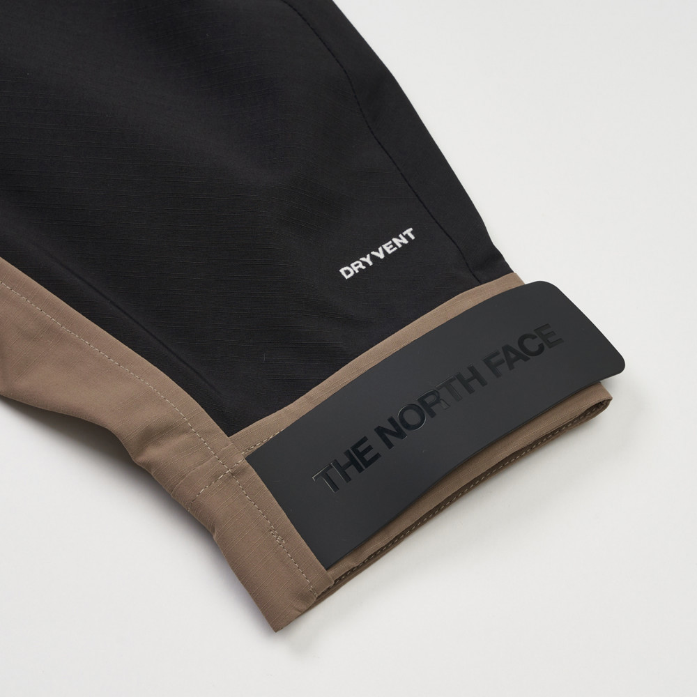 UE女款棕色DRYVENT防水衝鋒衣｜8CHXEB0