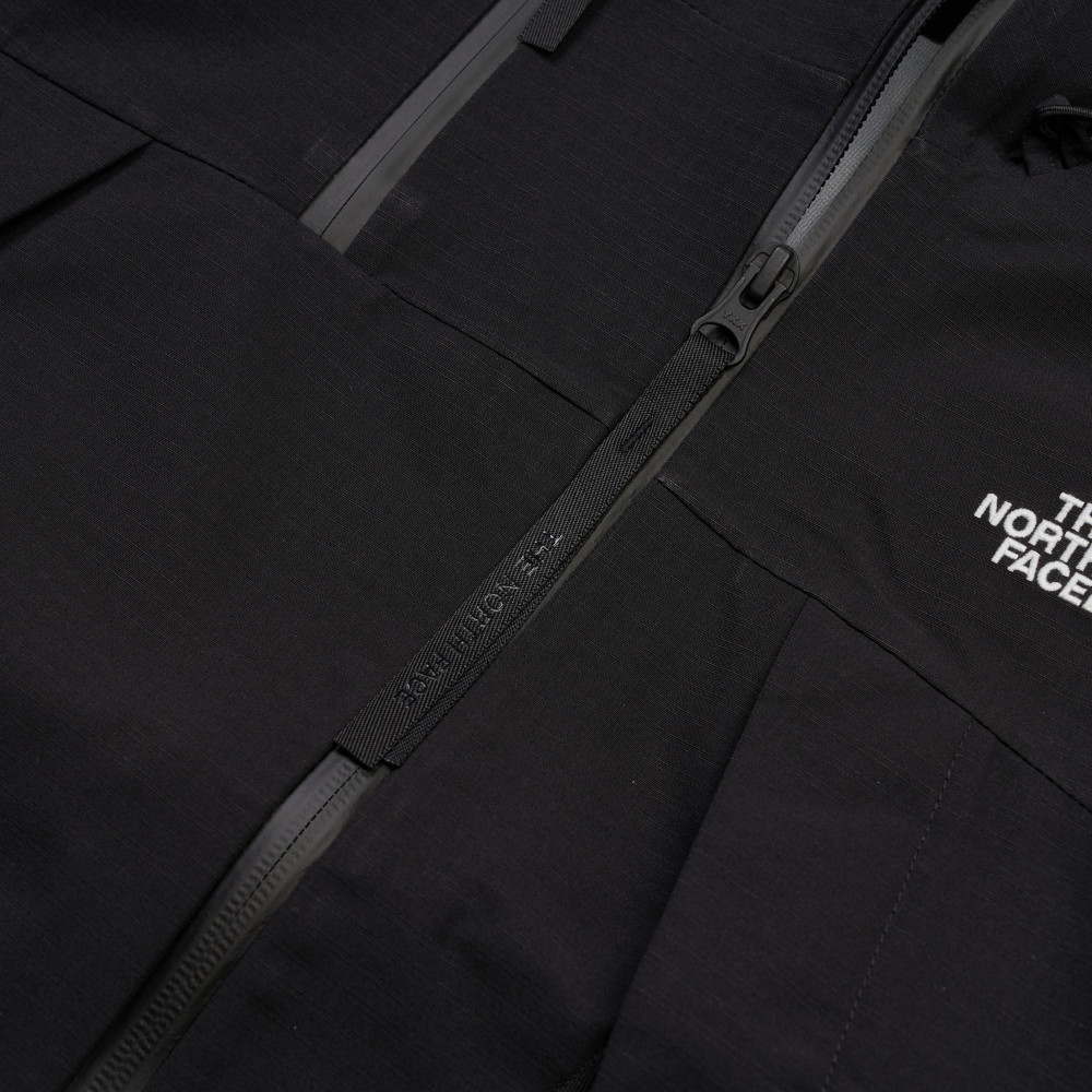 UE女款黑色DRYVENT防水衝鋒衣｜8CHXJK3