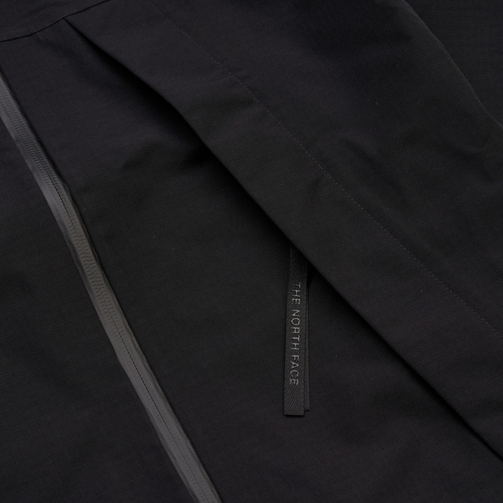 UE女款黑色DRYVENT防水衝鋒衣｜8CHXJK3