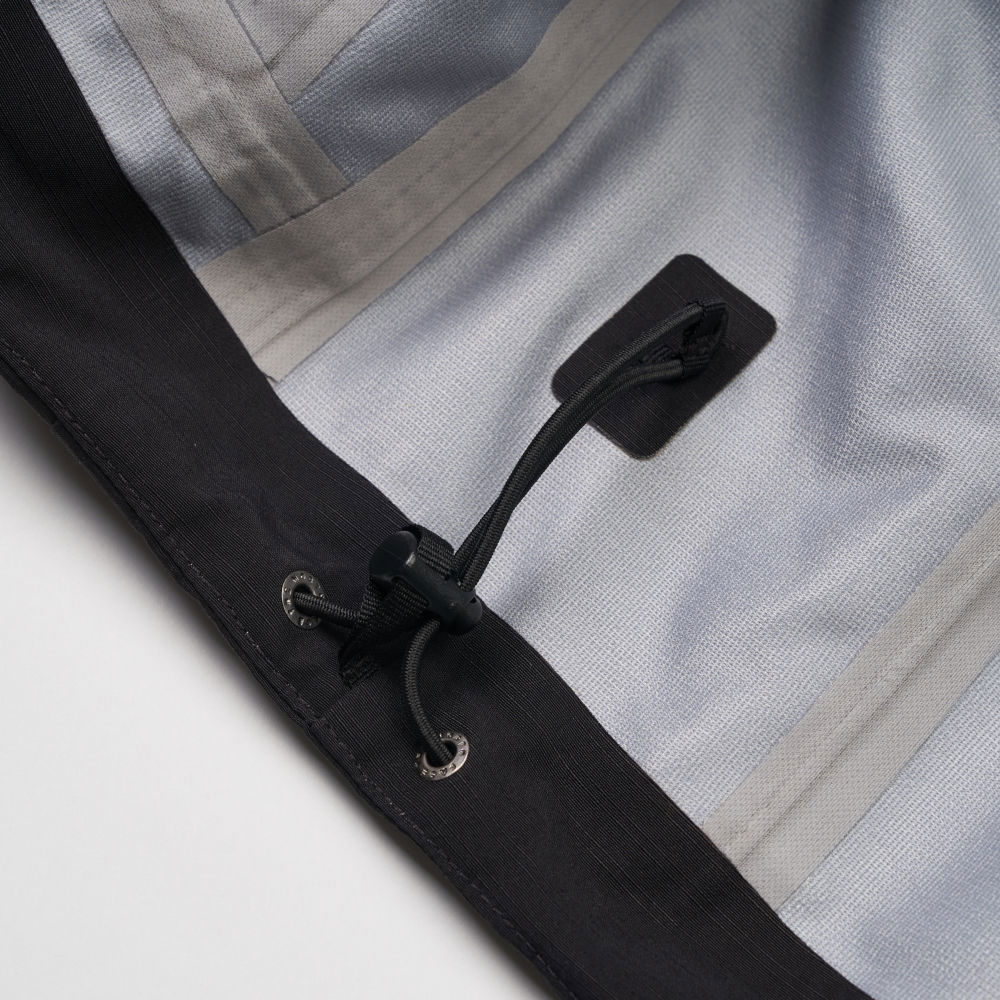 UE女款黑色DRYVENT防水衝鋒衣｜8CHXJK3