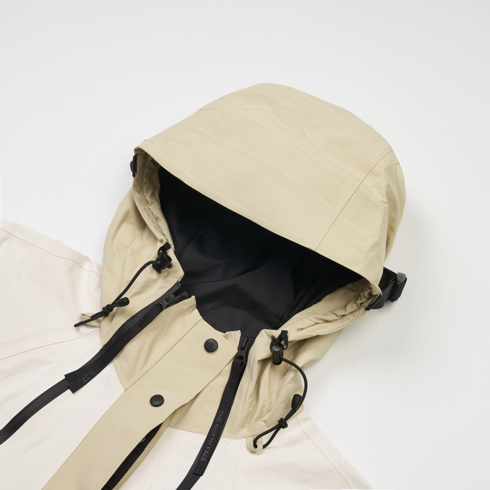 UE女款米白色DRYVENT防水衝鋒衣｜8E78TIU