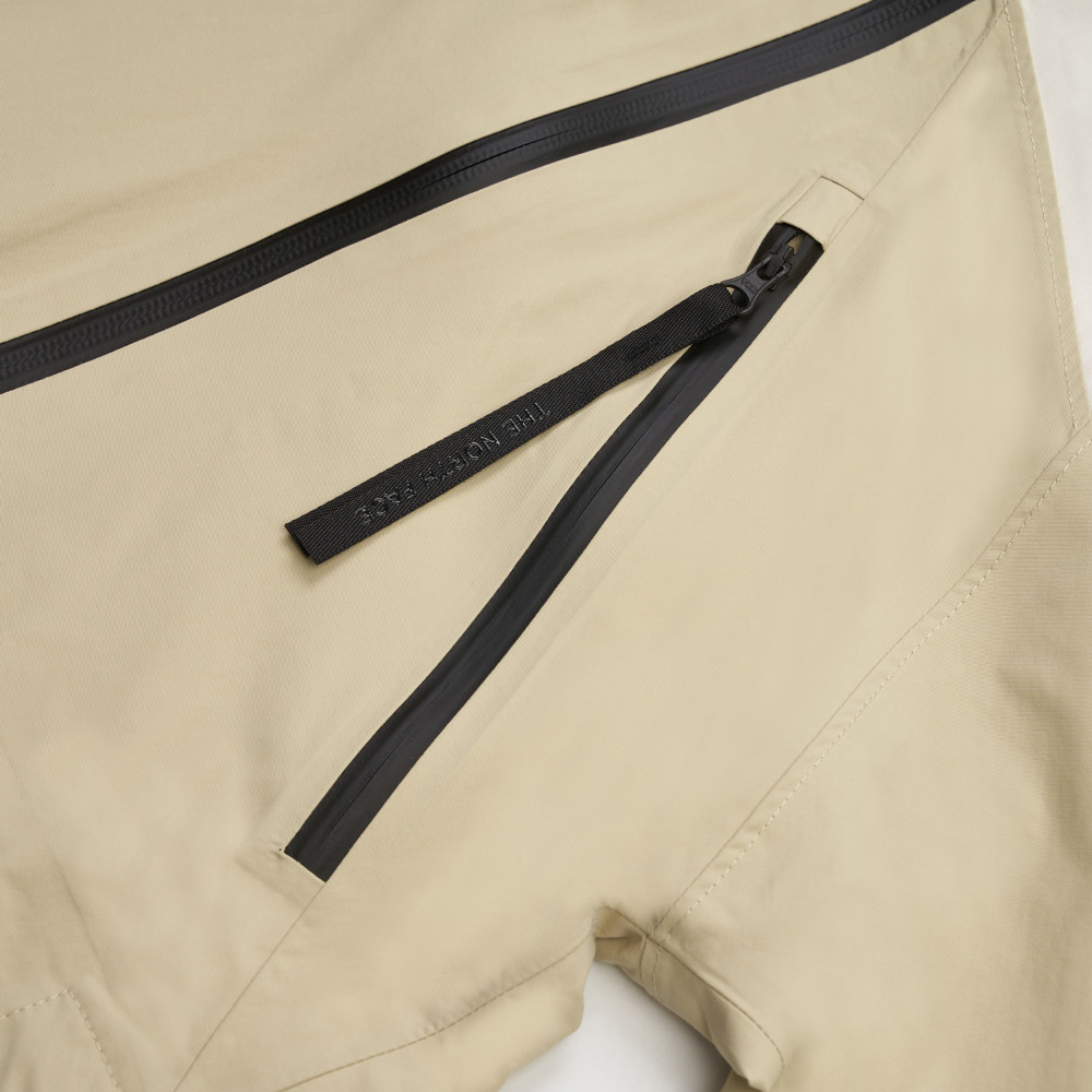 UE女款米白色DRYVENT防水衝鋒衣｜8E78TIU