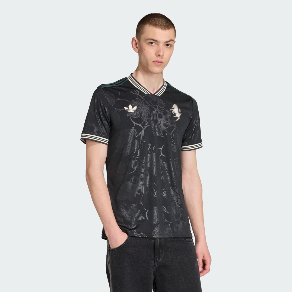 尤文圖斯 25/26 賽季第二客場球衣