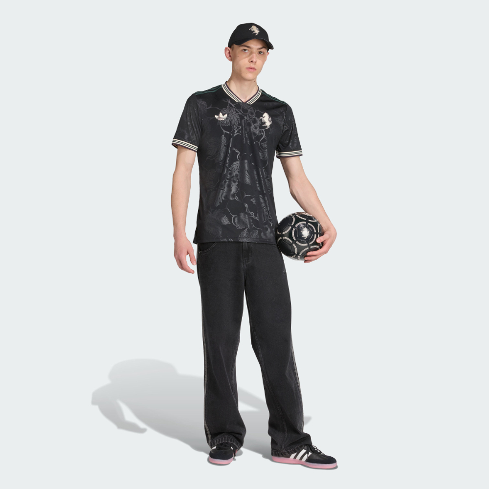 尤文圖斯 25/26 賽季第二客場球衣