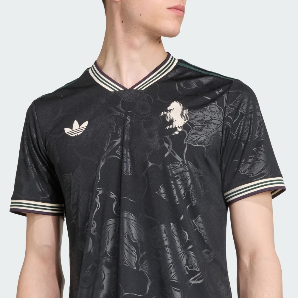 尤文圖斯 25/26 賽季第二客場球衣