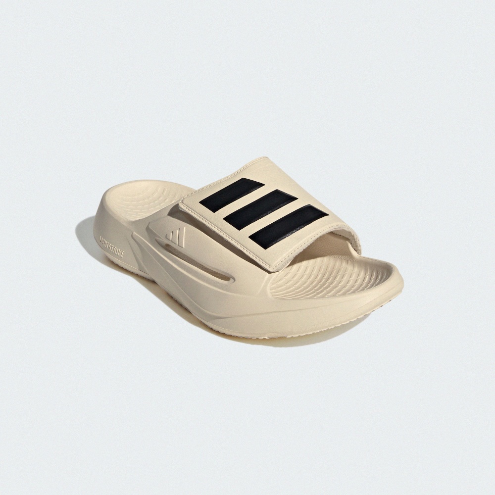 LIGHTBLAZE 運動拖鞋