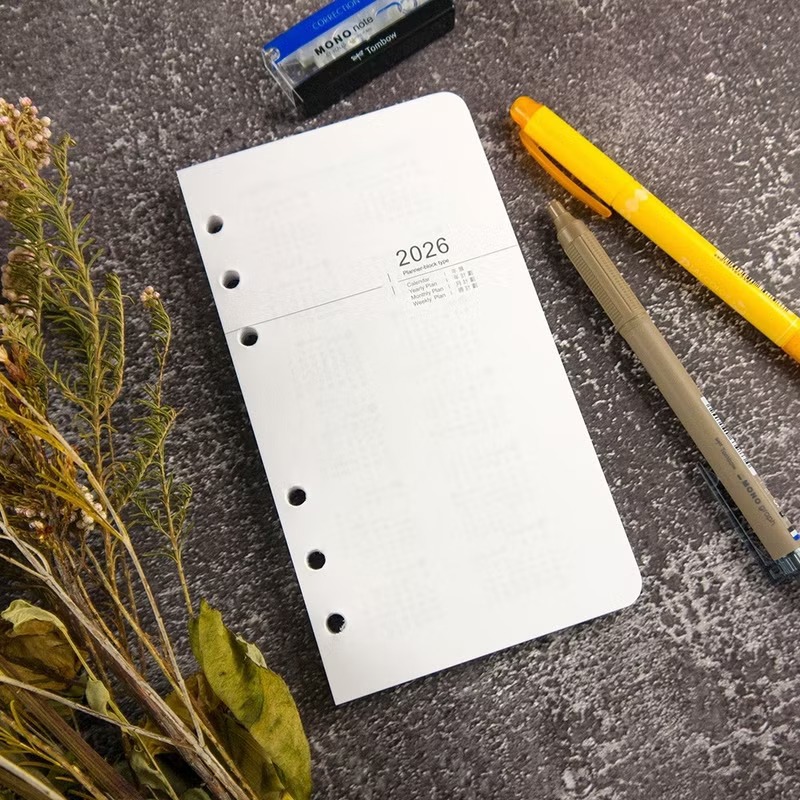 綠的事務conifer 2026年 48K橫式週誌內頁(6孔)