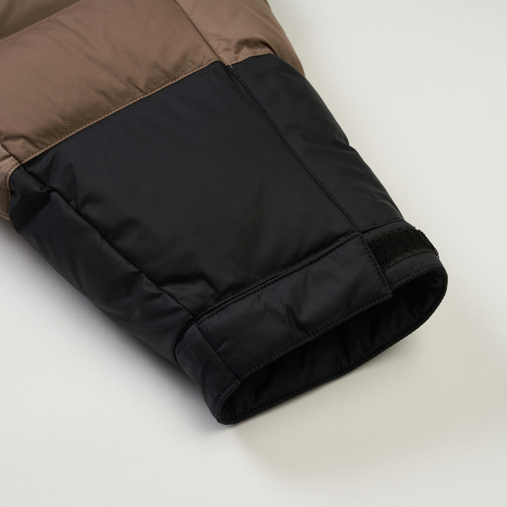 經典ICON男款棕色DWR防潑水羽絨外套｜832GDHL