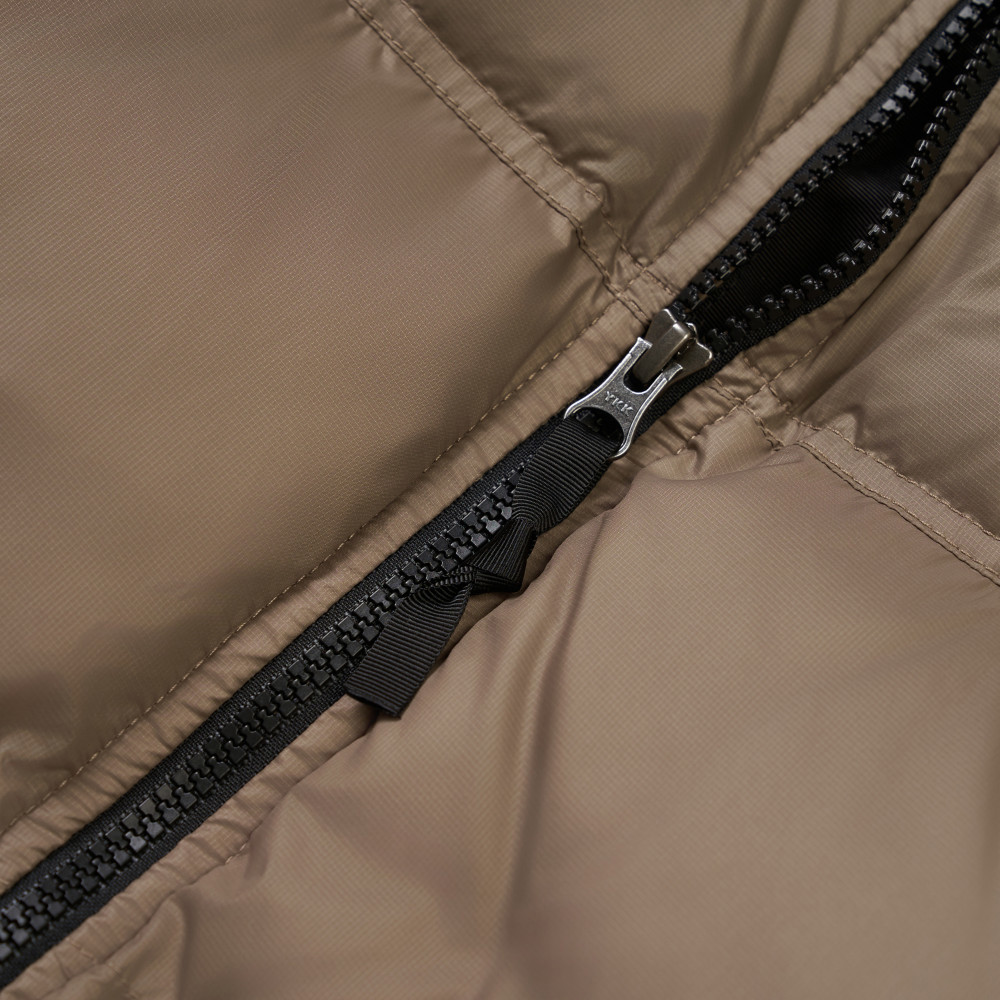 經典ICON女款棕色DWR防潑水羽絨外套｜5GGEBOW