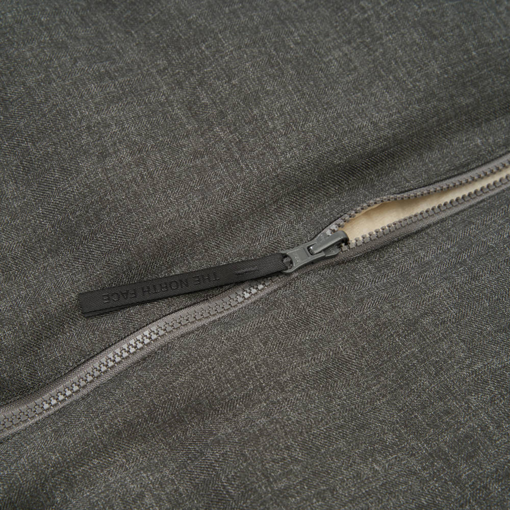 UE男女款灰色DWR防潑水羽絨背心｜8E6KRHI