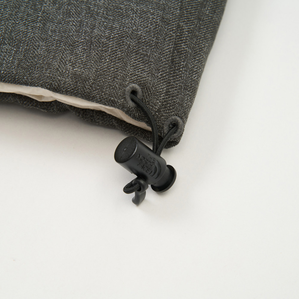 UE男女款灰色DWR防潑水羽絨背心｜8E6KRHI