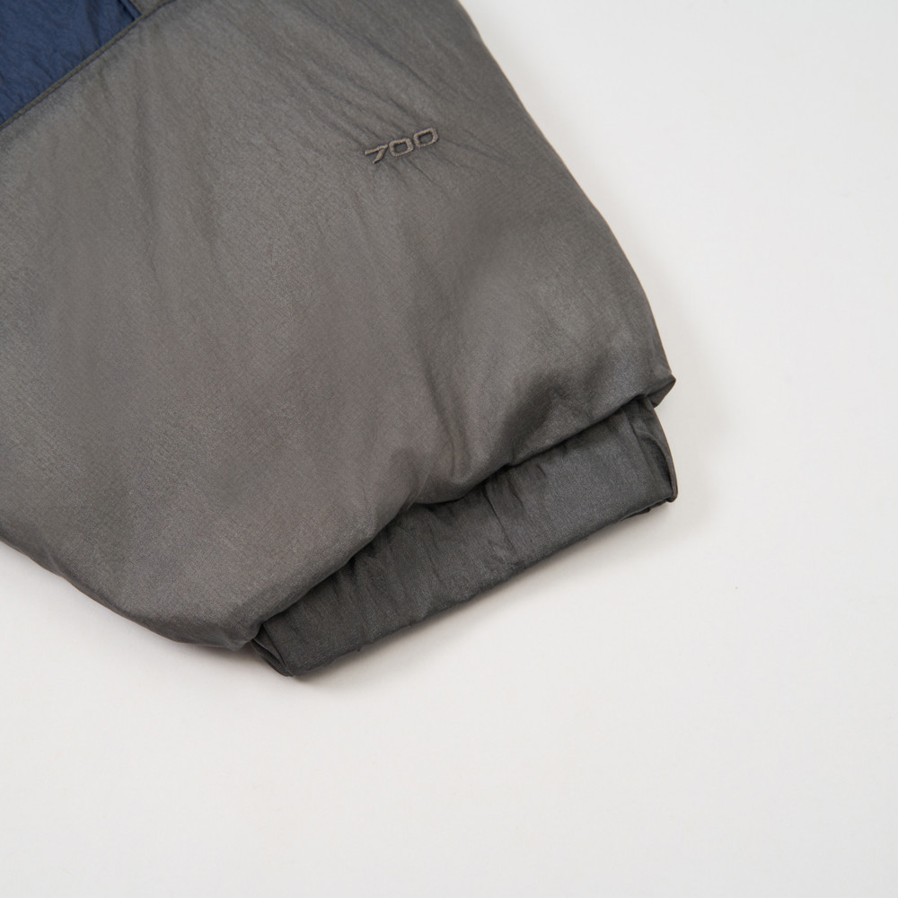 UE男女款灰藍拼接DWR防潑水羽絨外套｜8E6JEIV