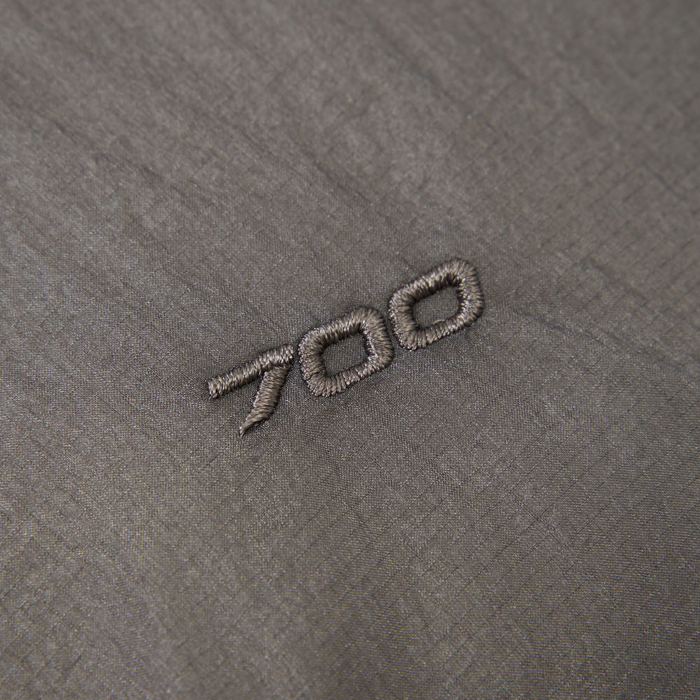 UE男女款灰藍拼接DWR防潑水羽絨外套｜8E6JEIV