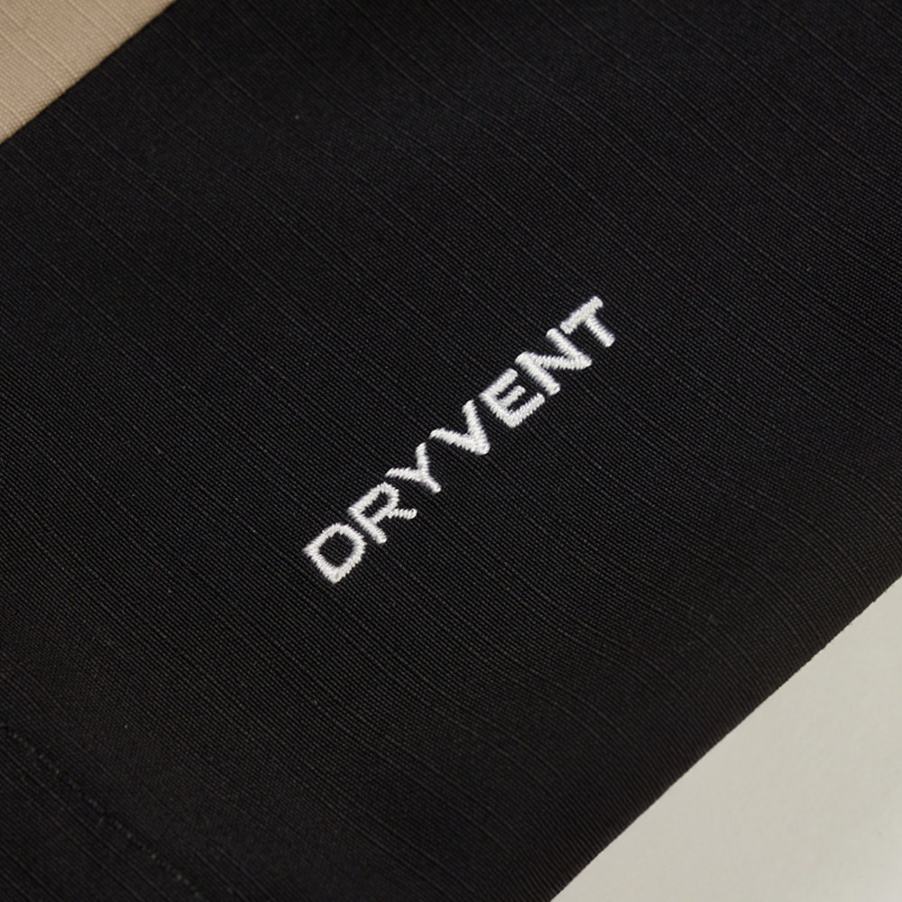 UE男款棕色DRYVENT防水衝鋒衣｜8E5YDHO