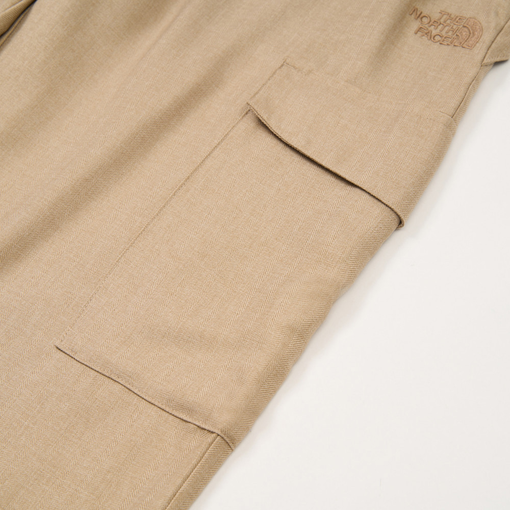 UE男款棕色DWR防潑水休閒長褲｜8E6HBOX