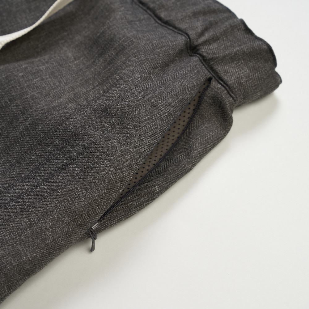 UE男款灰色DWR防潑水休閒長褲｜8E6HRHI