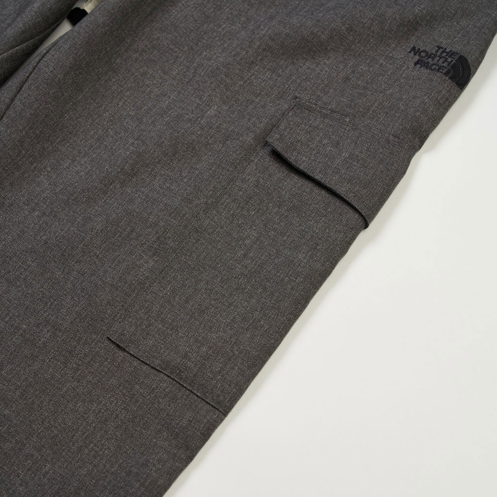 UE男款灰色DWR防潑水休閒長褲｜8E6HRHI