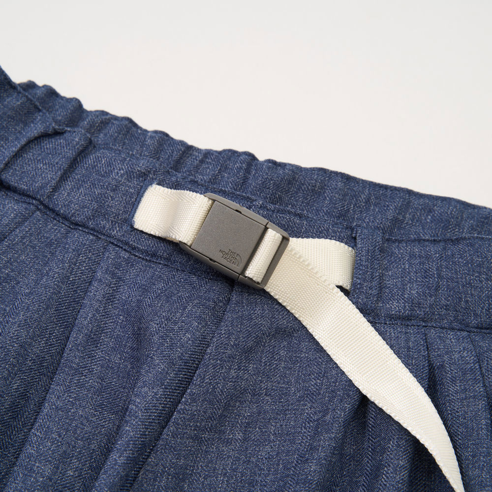 UE女款藍色DWR防潑水休閒長褲｜8E6NBOT