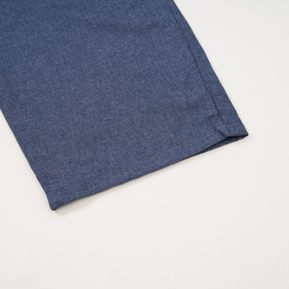 UE女款藍色DWR防潑水休閒長褲｜8E6NBOT