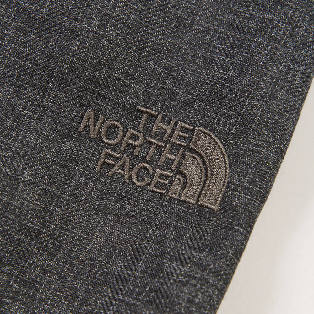 UE女款黑色DWR防潑水休閒長褲｜8E6NJK3