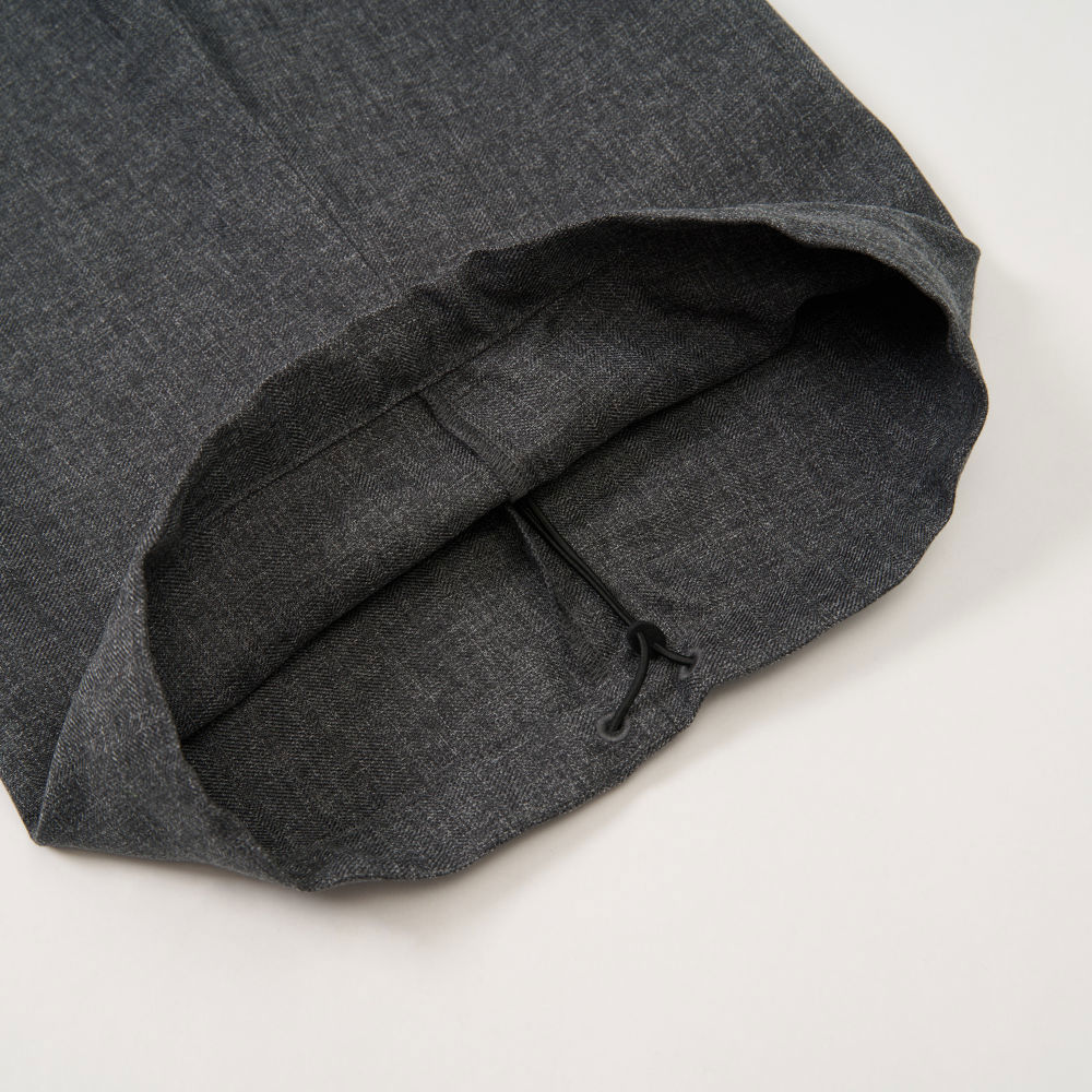 UE女款黑色DWR防潑水休閒長褲｜8E6NJK3