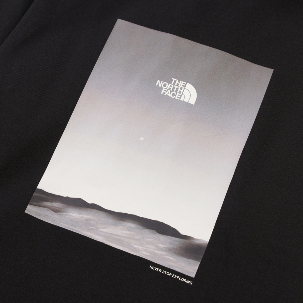 The North Face北面男款黑色大尺寸印花長袖帽T｜8F0QJK3