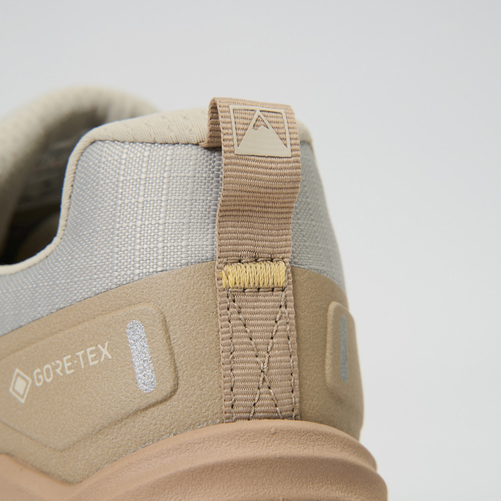 The North Face北面女款灰色GORE-TEX專業防水登山鞋｜8AEHC8R