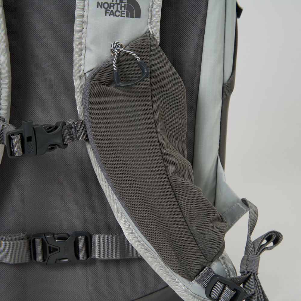 The North Face北面男女款灰色舒適背負休閒後背包｜8E9ZRO5