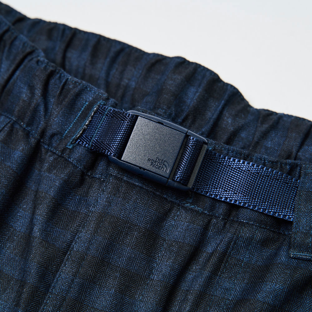 UE男款藍色DWR防潑水休閒長褲｜8E1Y8K2