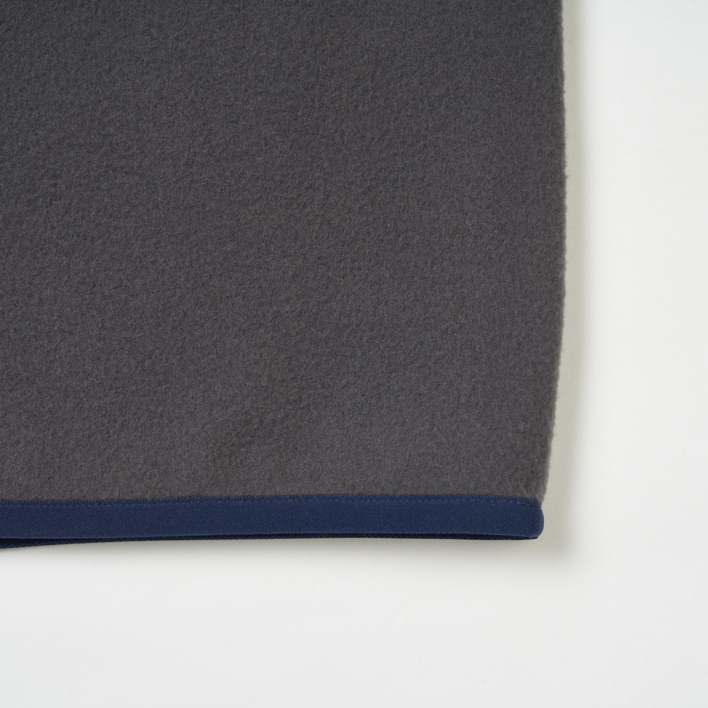 UE男款灰色長袖上衣｜8E1XRHI