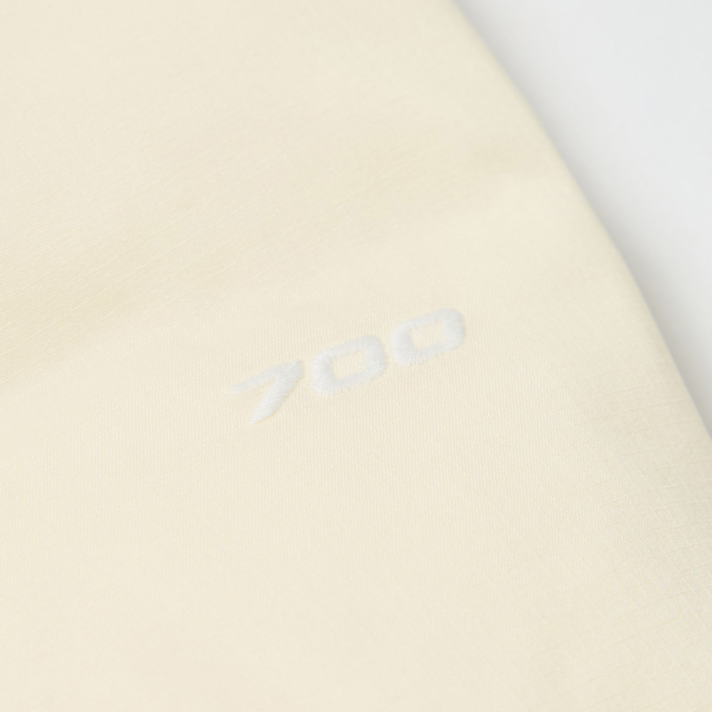 UE女款米白色DWR防潑水羽絨外套｜8E29QLI