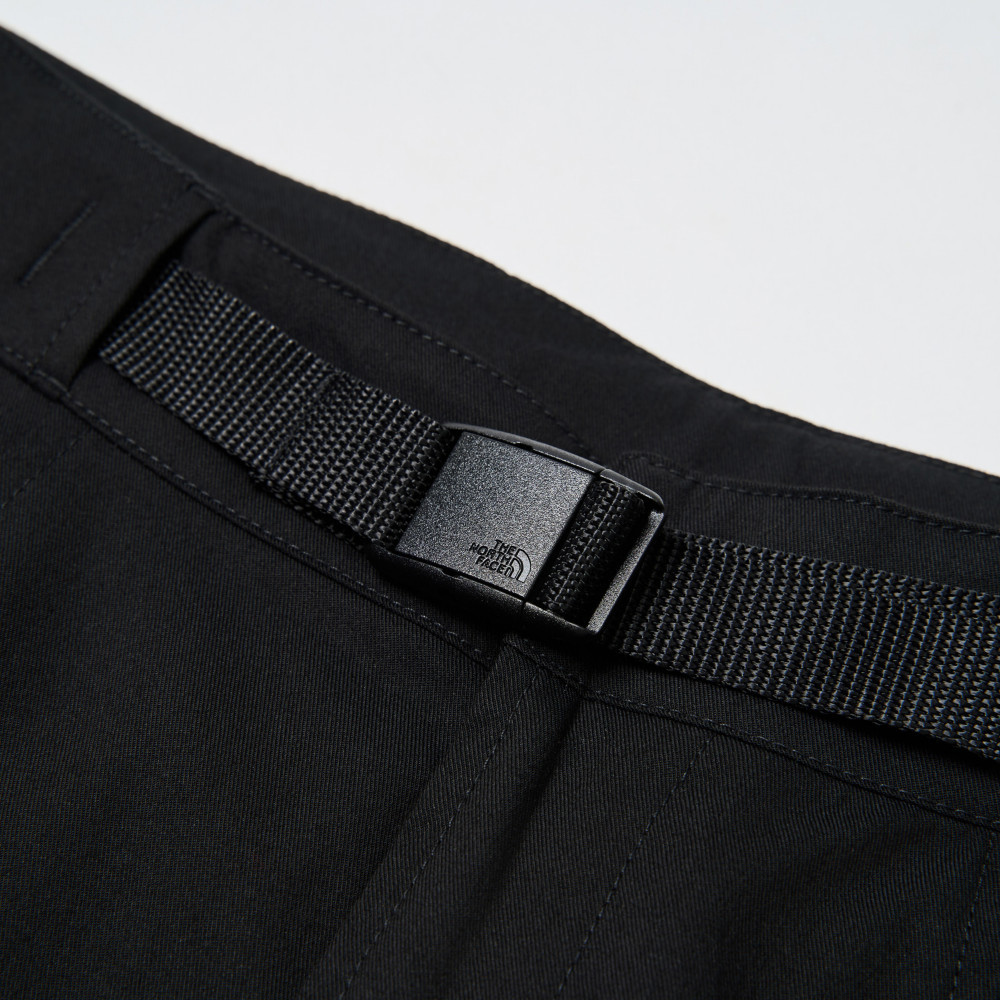 UE女款黑色DWR防潑水休閒長褲｜8E2QJK3