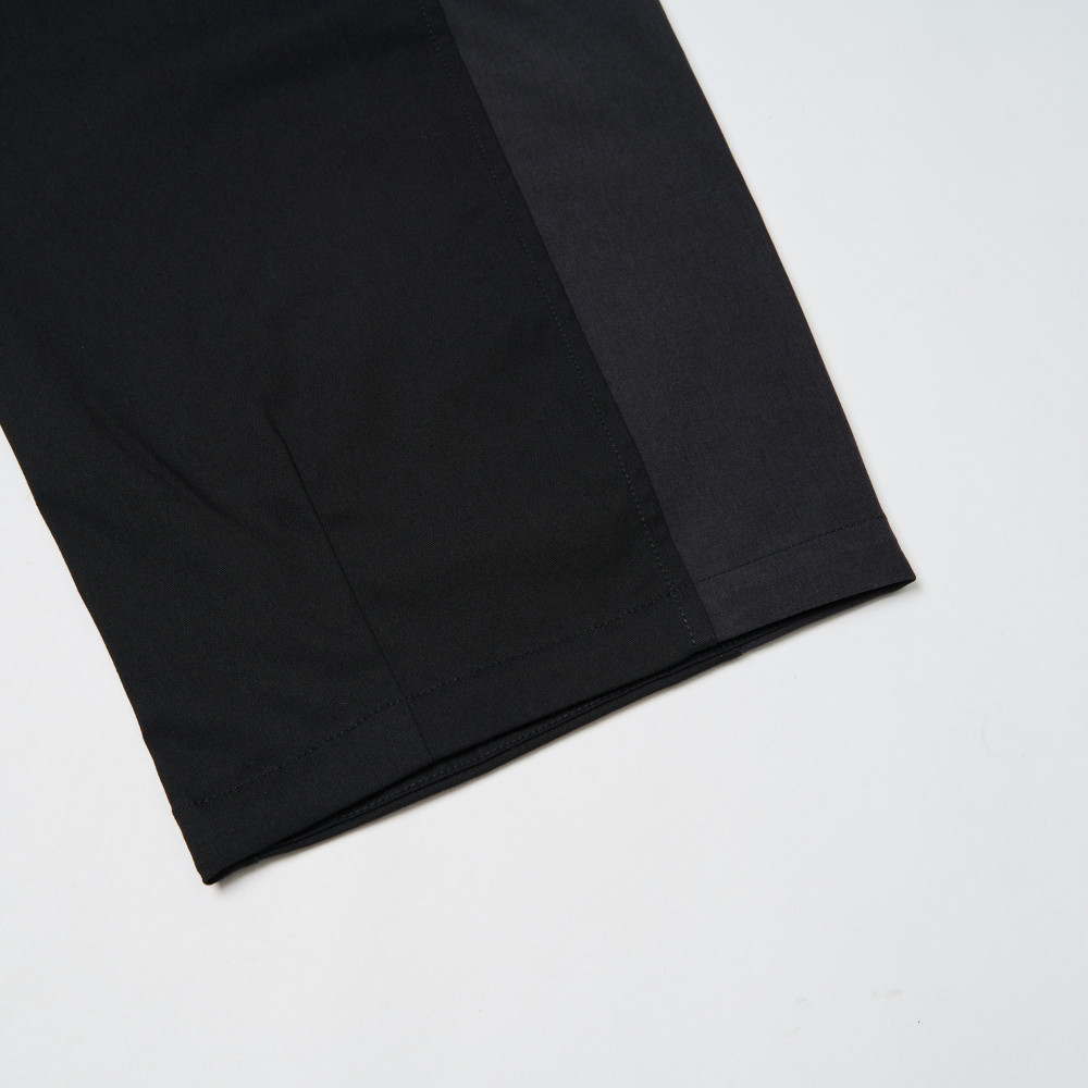 UE女款黑色DWR防潑水休閒長褲｜8E2QJK3