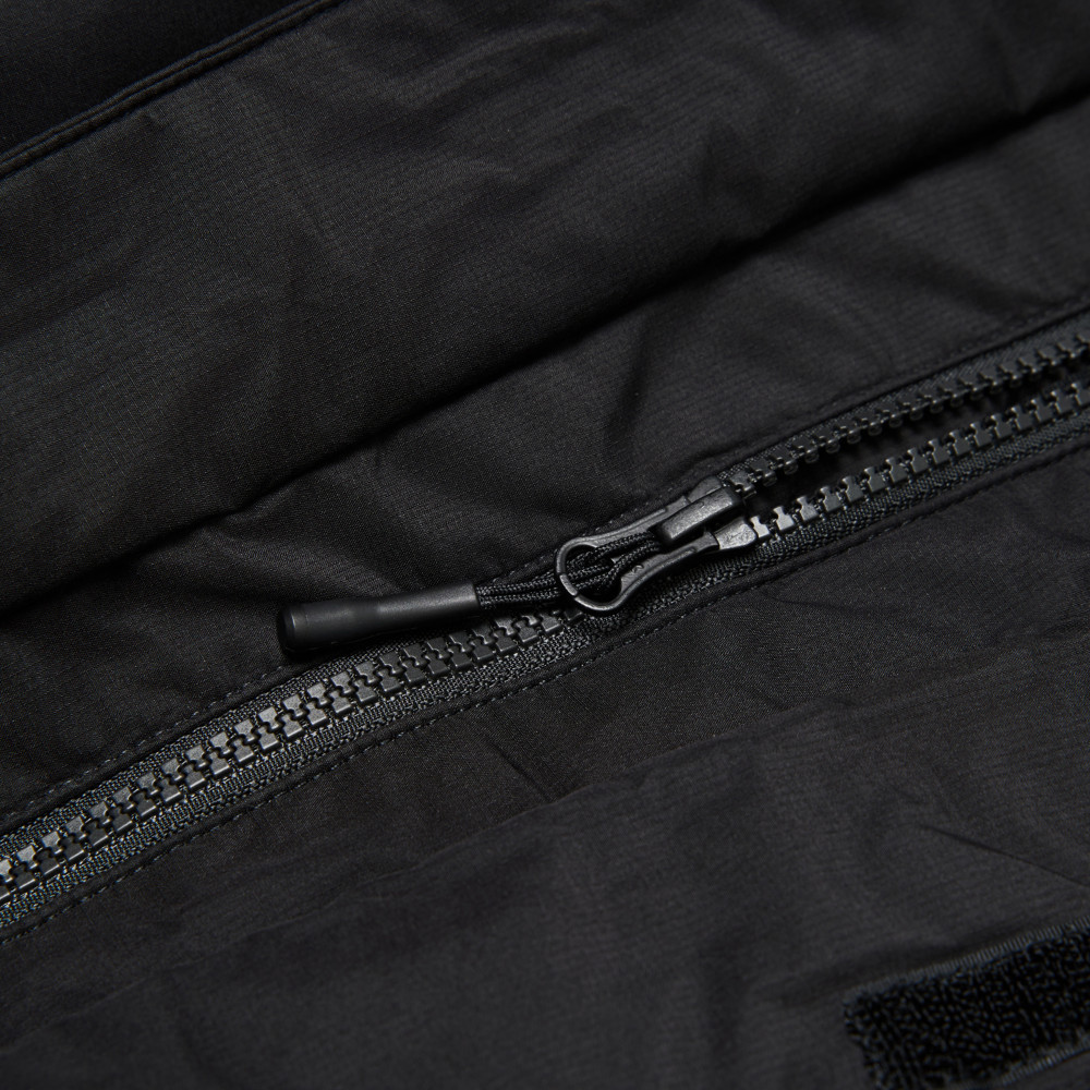 經典ICON男女款黑色GTX專業防水羽絨外套｜8CG5JK3