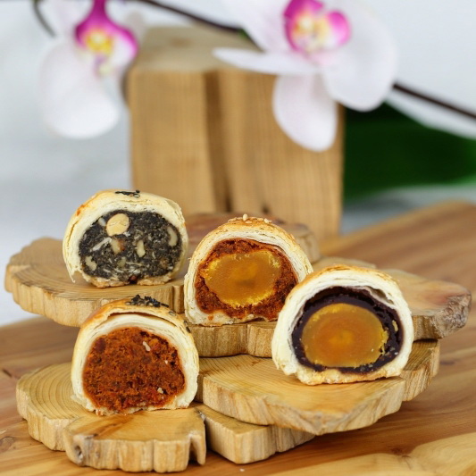 【白鵝山腳】酥皮4寶禮盒(牛肉酥、蛋黃酥、牛肉蛋黃酥、黑麻酥各3入)12入/盒 PW2555 (請備註到貨日)-廠商直送