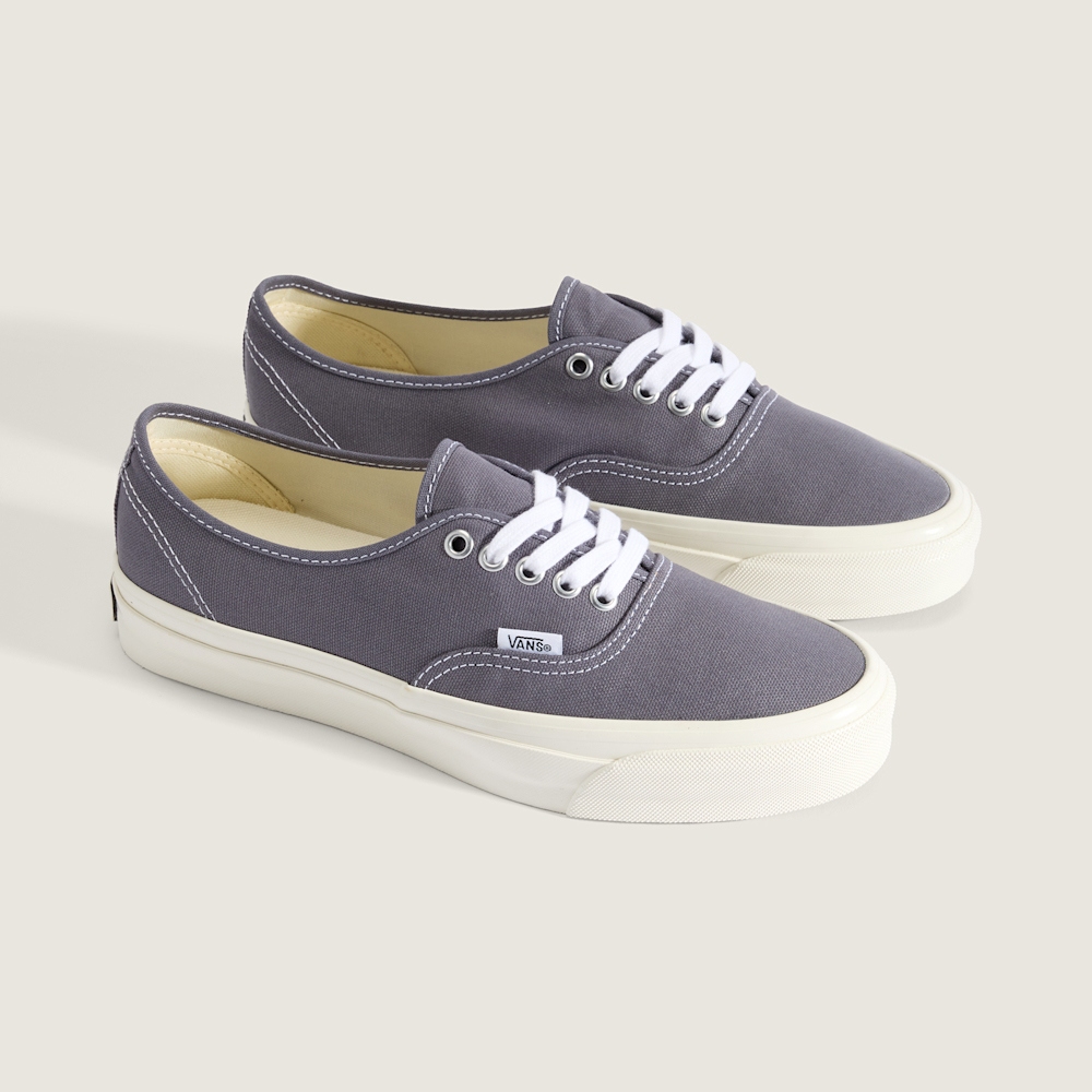 Premium LX Authentic 44 灰色滑板鞋