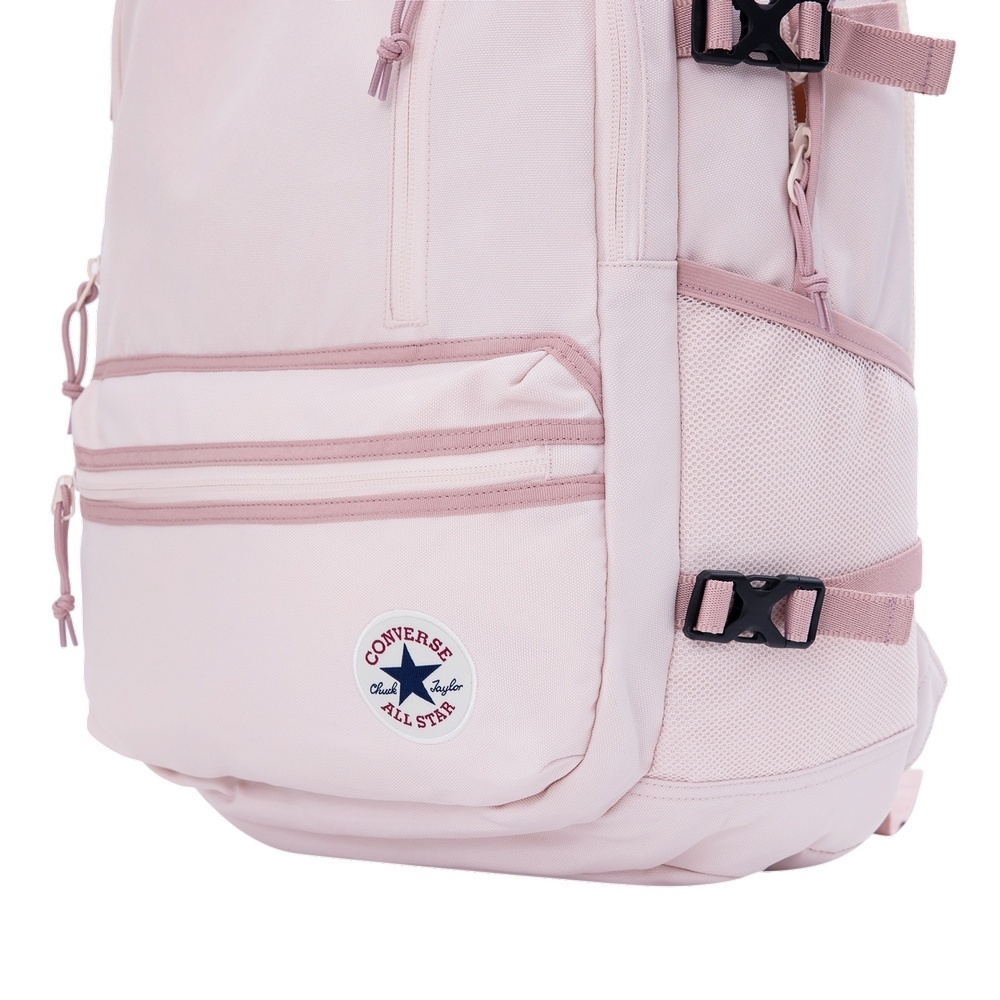 cat eyed sunglasses and mini backpack looks Style Cat-Eye Sunglasses: Outfit Pairing & Face Shape Guide