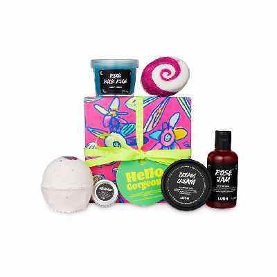 【LUSH】優雅佳人禮盒(玫瑰果醬沐浴露+美夢成真潤膚乳+檸汁香薰磨砂沐浴露+平等之花汽泡彈+迷你天鵝絨泡泡浴芭+美麗在望面霜)(女王節DM商品)